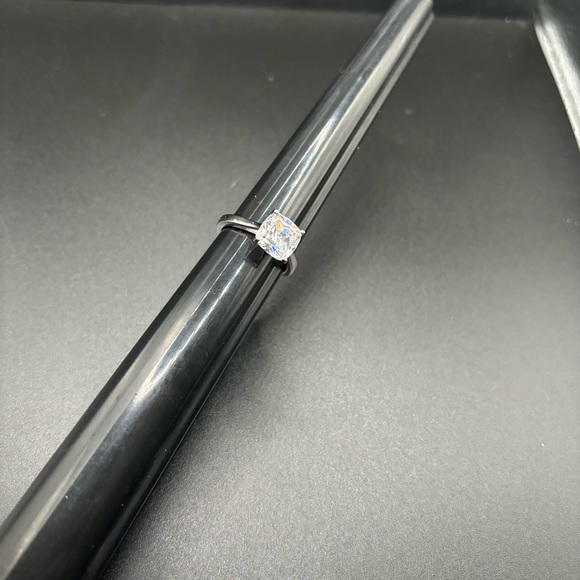 Sterling Silver square faux Diamond Ring size 6.25 beautiful - Picture 6 of 11